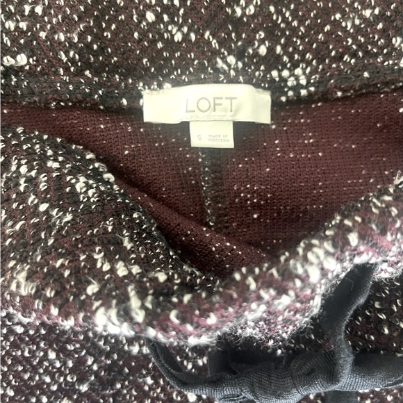 LOFT  Size small, gorgeous burgundy/white/black mini skirt, excellent conditionn - Picture 4 of 4